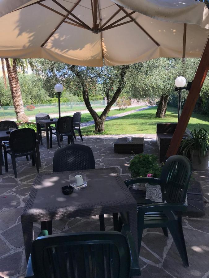 Albergo Villa Angela トスコラーノ・マデルノ エクステリア 写真