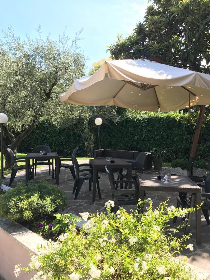 Albergo Villa Angela トスコラーノ・マデルノ エクステリア 写真