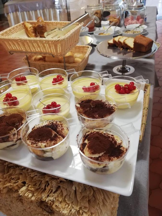 Albergo Villa Angela トスコラーノ・マデルノ エクステリア 写真