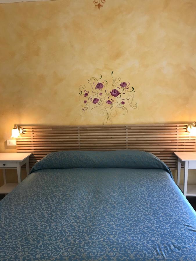 Albergo Villa Angela トスコラーノ・マデルノ エクステリア 写真