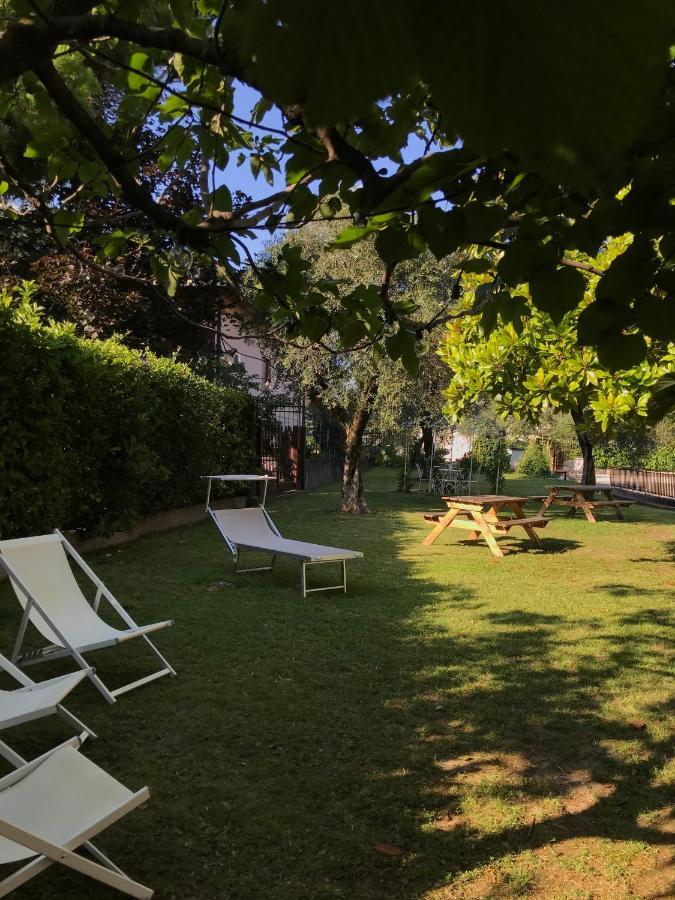 Albergo Villa Angela トスコラーノ・マデルノ エクステリア 写真
