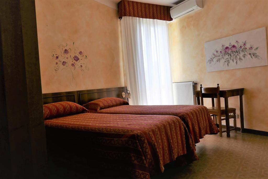 Albergo Villa Angela トスコラーノ・マデルノ エクステリア 写真